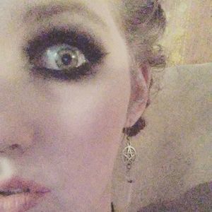 Meet your Posher, Deonna